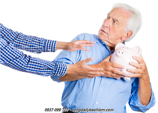 Những lưu ý trước khi mua bảo hiểm sức khỏe cho người già